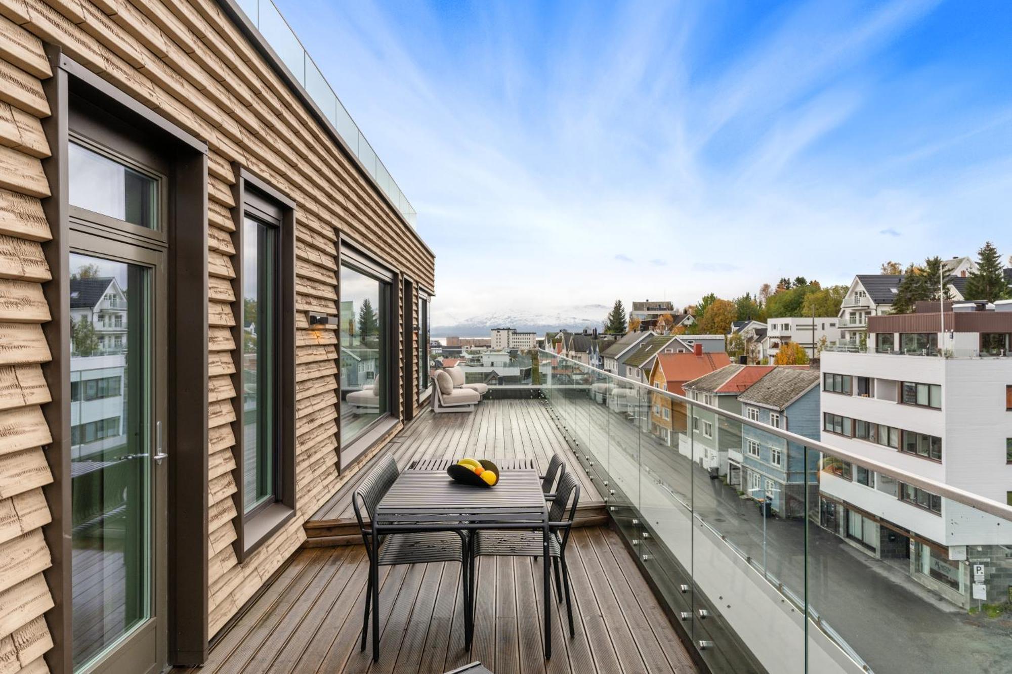 Luxury Apartment Downtown Tromso With 2 Bedrooms And 2 Bathrooms And Parking Exterior foto